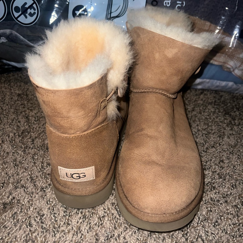 Ugg Mini Bailey Button Boot - Picture 2 of 3